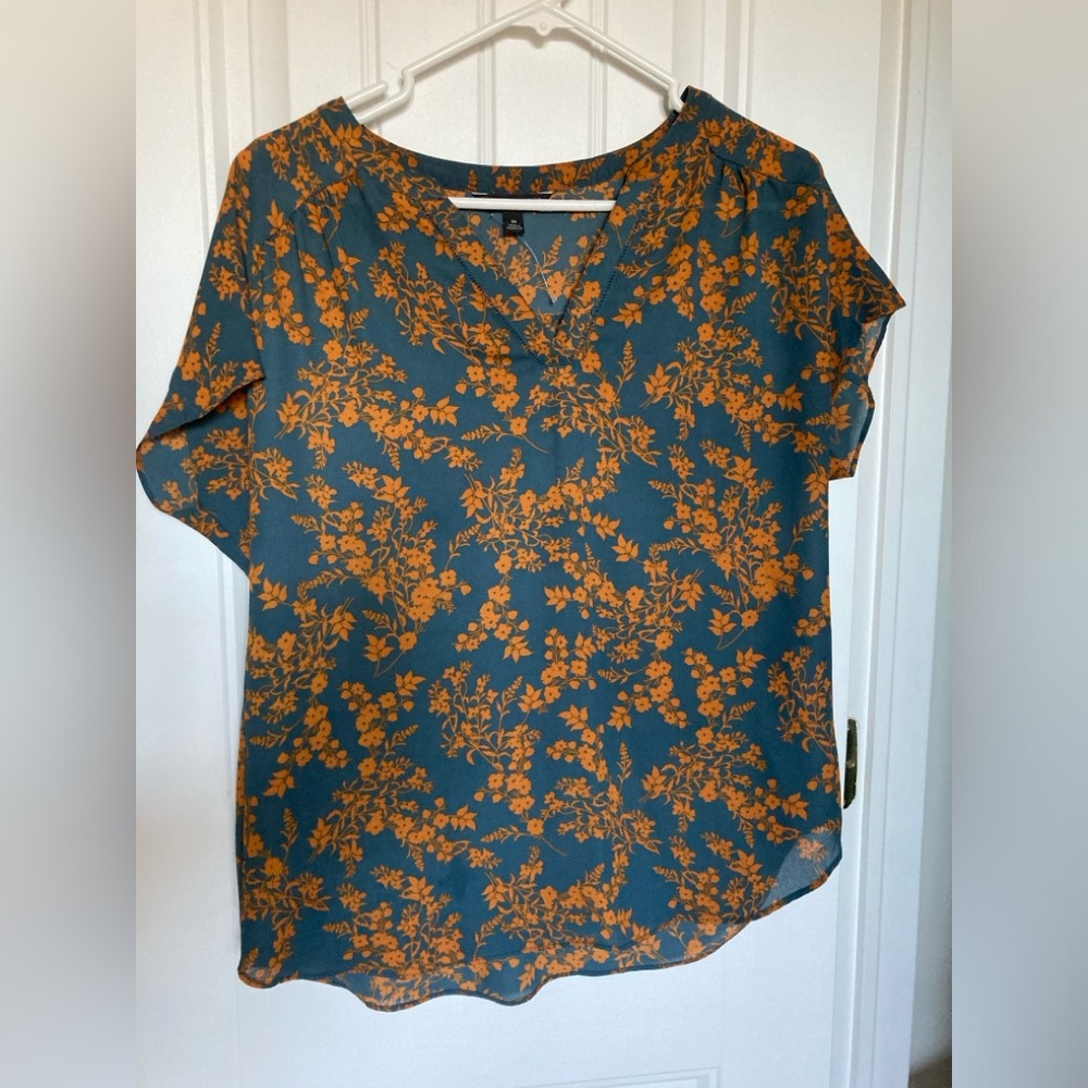 NWOT banana republic blue/orange floral shell top